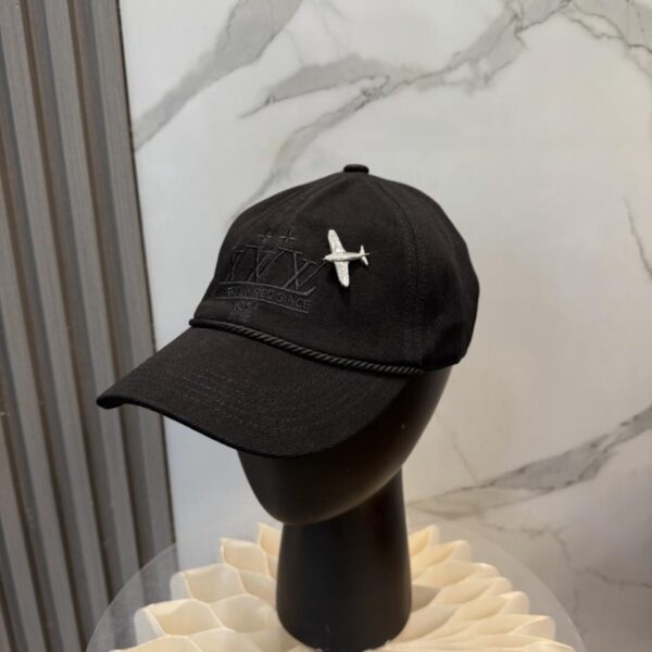 réplica,joyas,joyería,1:1,replica,fake,lujo,barato El sitio web oficial de Louis Vuitton se ha sincronizado con versiones de alta calidad de la nueva gorra de béisbol de mezclilla (QXEZ14).