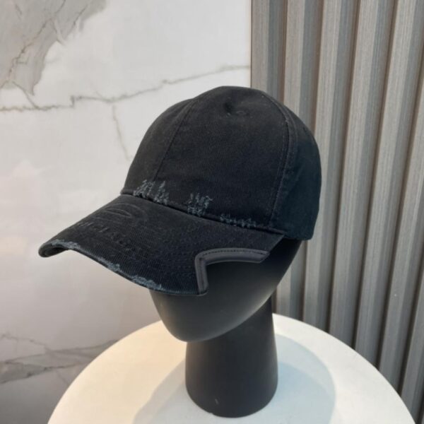 réplica,joyas,joyería,1:1,replica,fake,lujo,barato BALENCIAGA Nueva pelota de béisbol con logo bordado (0N1D36)