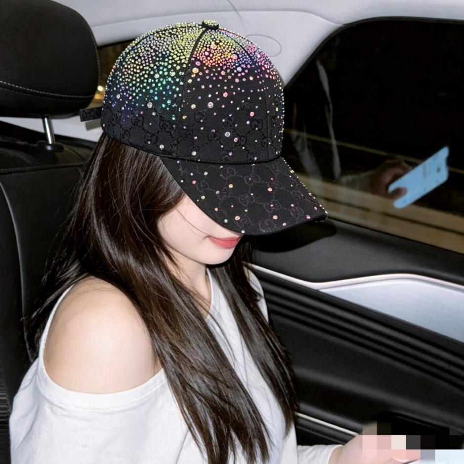 réplica,joyas,joyería,1:1,replica,fake,lujo,barato réplica,joyas,joyería,1:1,replica,fake,lujo,barato Gorra de béisbol GUCCI de lino jacquard, original de la página web oficial, de alta gama, en un nuevo color y adornada con pedrería (4855Q6).