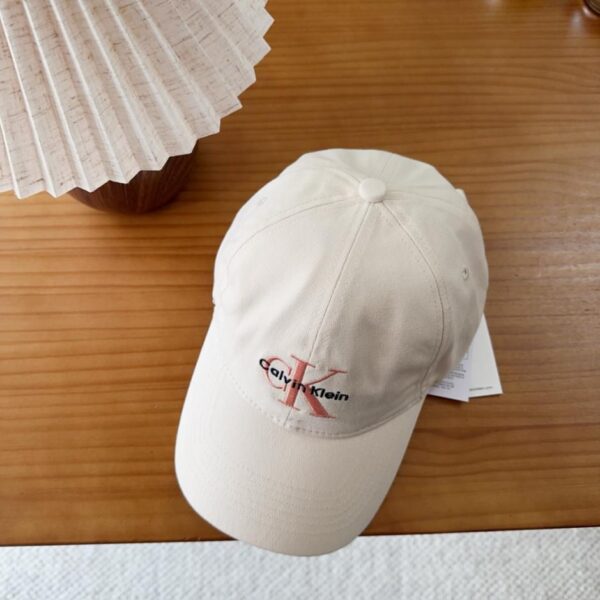 réplica,joyas,joyería,1:1,replica,fake,lujo,barato La nueva gorra de béisbol de tela de CK es un básico de vestuario informal y versátil (0BI5D7)