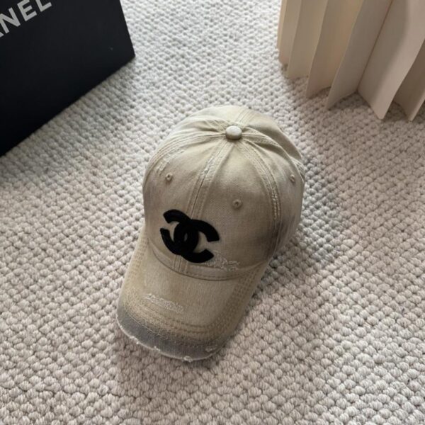 réplica,joyas,joyería,1:1,replica,fake,lujo,barato La nueva colección Otoño/Invierno de Chanel presenta gorras de béisbol clásicas, informales y modernas (V4TLOO).