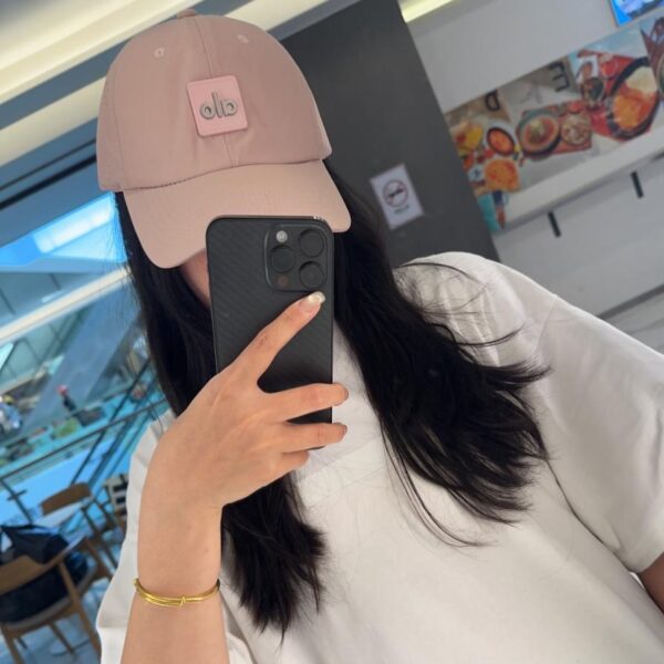 réplica,joyas,joyería,1:1,replica,fake,lujo,barato La nueva colección Otoño/Invierno de Chanel incluye gorras de béisbol clásicas, informales y modernas (FC63CO).