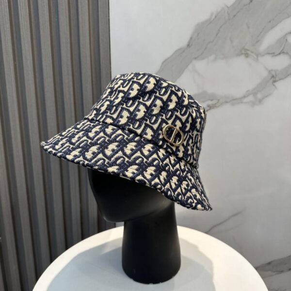 réplica,joyas,joyería,1:1,replica,fake,lujo,barato Sombrero DIOR de calidad original, ahora disponible en la página web oficial. Estilo coreano, estilo deportivo británico, sombrero tipo pescador unisex (0XH6I3).