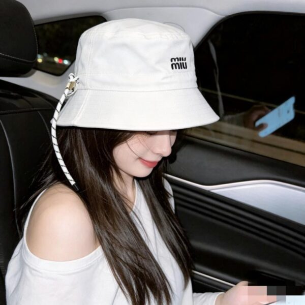 réplica,joyas,joyería,1:1,replica,fake,lujo,barato MIUMIU Nuevo artículo de pedido: Gorra de pescador bordada (MJ5JS0)