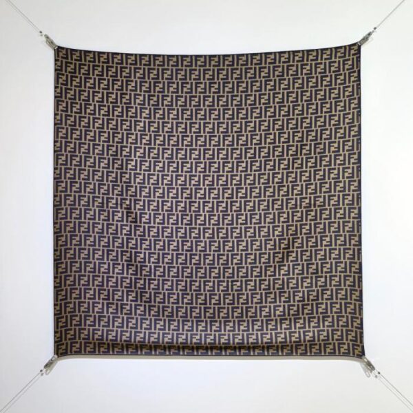 réplica,joyas,joyería,1:1,replica,fake,lujo,barato SFD250118 Momme Doble cara 90x90cm Sarga de seda Fendi «Ancho completo FF» (9F4Q7Y)