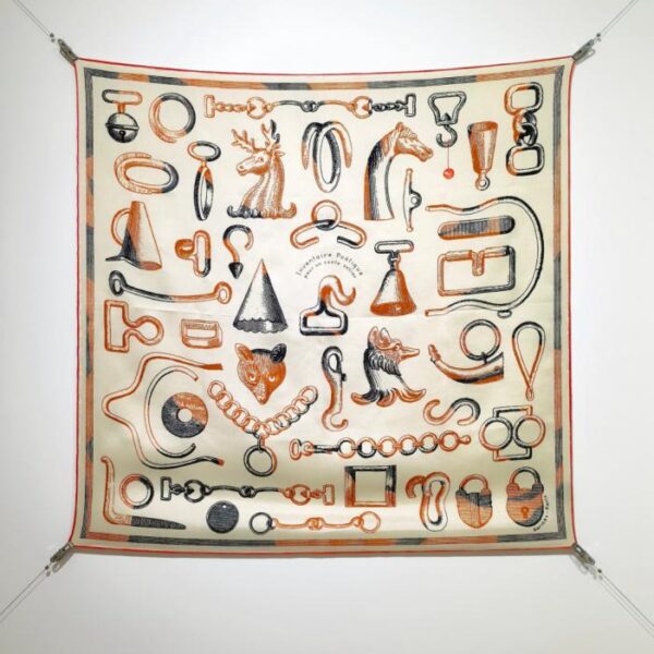 réplica,joyas,joyería,1:1,replica,fake,lujo,barato SHMS250618 Momme Doble cara 90x90cm Sarga de seda Hermès «Una retrospectiva poética de historias de artículos ecuestres» (ZGF92V)