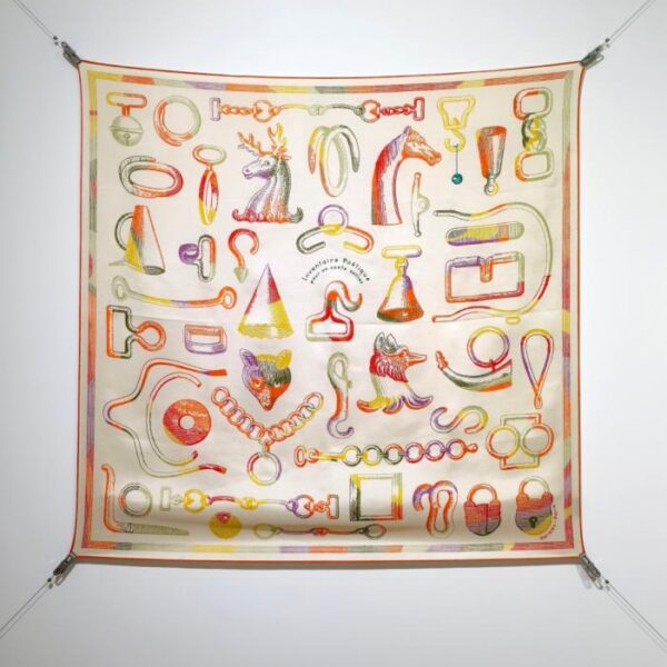 réplica,joyas,joyería,1:1,replica,fake,lujo,barato SHMS250618 Momme Doble cara 90x90cm Sarga de seda Hermès «Una retrospectiva poética de historias de artículos ecuestres» (ZGF92V)