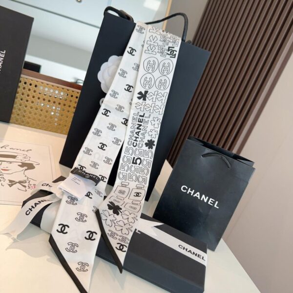 réplica,joyas,joyería,1:1,replica,fake,lujo,barato ¡Ya llegó el mini pañuelo Chanel Twilly! El estampado de dibujos animados de Chanel es realmente adorable (ELGXTL).