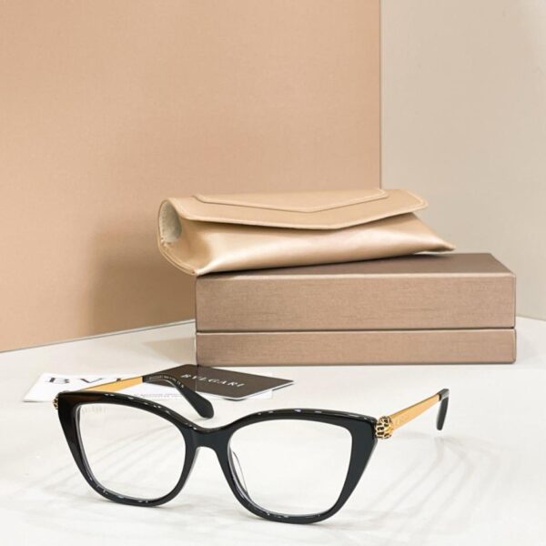 réplica,joyas,joyería,1:1,replica,fake,lujo,barato Las monturas de gafas Bulgari, modelo BV 50055I (AXCYAQ), pueden equiparse con lentes graduadas.