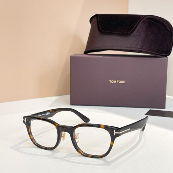 réplica,joyas,joyería,1:1,replica,fake,lujo,barato La montura de gafas Tom Ford, modelo TF6020 (D23GH9), se puede equipar con lentes graduadas.
