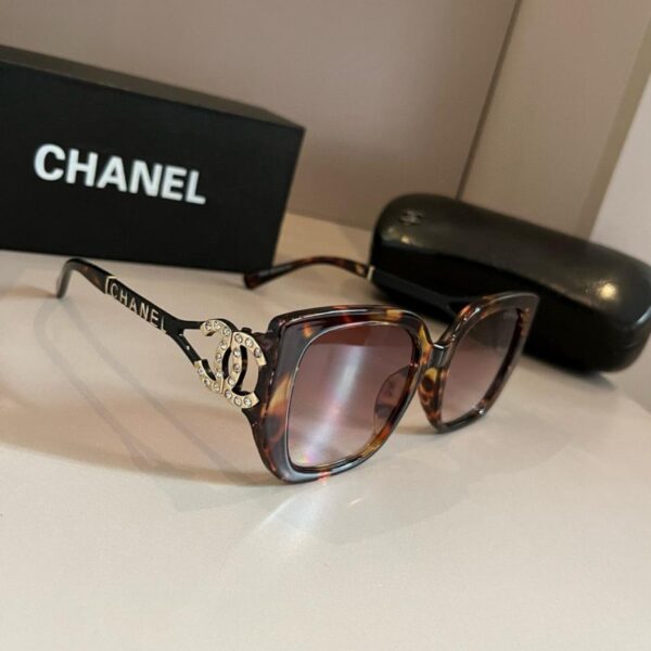 réplica,joyas,joyería,1:1,replica,fake,lujo,barato Las nuevas gafas de sol estilo ojo de gato de Chanel (F2I9NC)