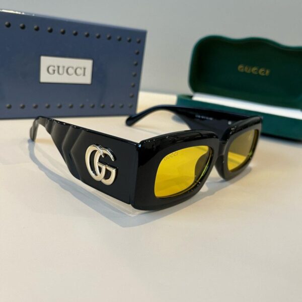 réplica,joyas,joyería,1:1,replica,fake,lujo,barato La colección oficial de principios de primavera de Gucci presenta nuevas gafas de sol extragrandes usadas por muchas celebridades (JXN9N5).