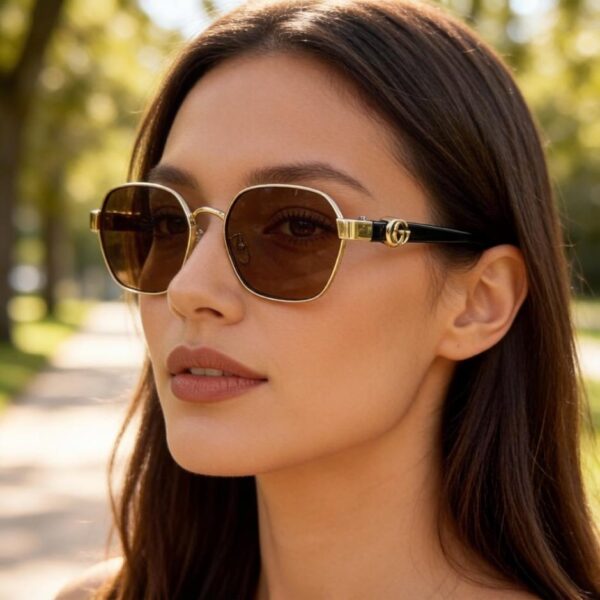 réplica,joyas,joyería,1:1,replica,fake,lujo,barato La colección oficial de Gucci para principios de primavera incluye numerosas gafas de sol extragrandes avaladas por celebridades, entre ellas las gafas de sol Polaroid ultratransparentes (2T2OYN).