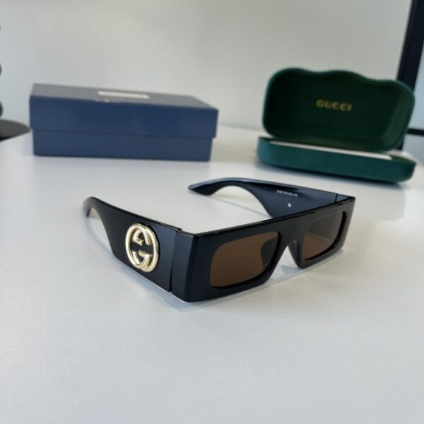 réplica,joyas,joyería,1:1,replica,fake,lujo,barato La colección oficial de principios de primavera de Gucci presenta nuevas gafas de sol extragrandes usadas por numerosas celebridades (H0FEJD).