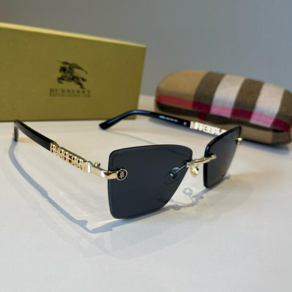 réplica,joyas,joyería,1:1,replica,fake,lujo,barato Las nuevas gafas de sol integradas para conducir de Burberry son un imprescindible para cualquier ocasión, y muchas celebridades las han lucido. (OOOMNC)