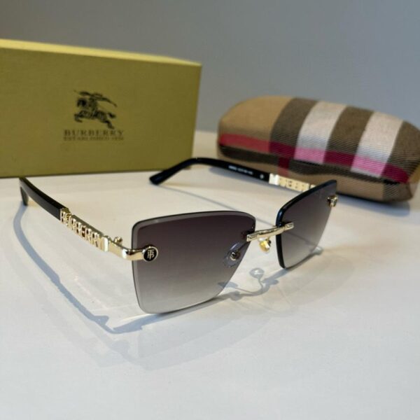 réplica,joyas,joyería,1:1,replica,fake,lujo,barato Las nuevas gafas de sol integradas para conducir de Burberry son un accesorio imprescindible para cualquier ocasión, y muchas celebridades las han lucido. (18HHCA)