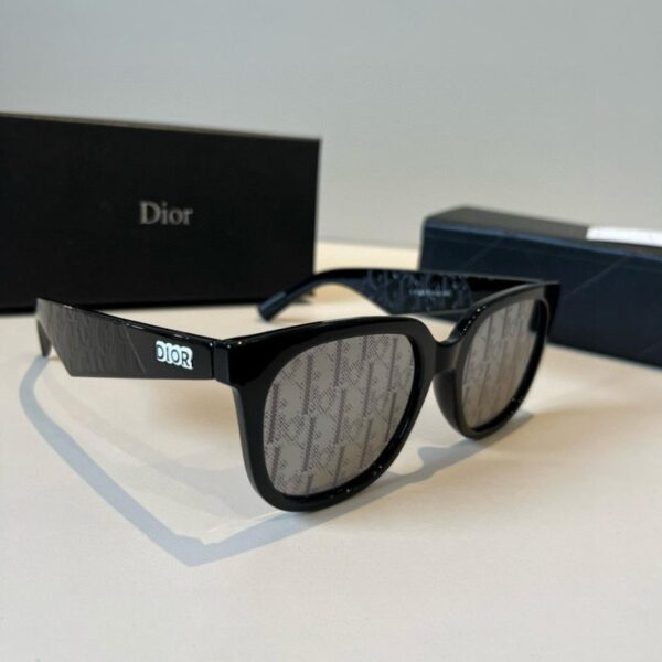 réplica,joyas,joyería,1:1,replica,fake,lujo,barato Colección Dior para hombre: Patillas adornadas con el logotipo de Dior en relieve (WY3K7L)