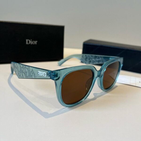 réplica,joyas,joyería,1:1,replica,fake,lujo,barato Colección Dior para hombre: Patillas adornadas con el logotipo de Dior en relieve (A4EGJ8)