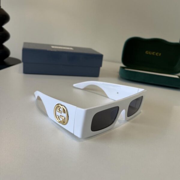 réplica,joyas,joyería,1:1,replica,fake,lujo,barato La colección oficial de principios de primavera de Gucci presenta nuevas gafas de sol extragrandes usadas por numerosas celebridades (04MEFA).
